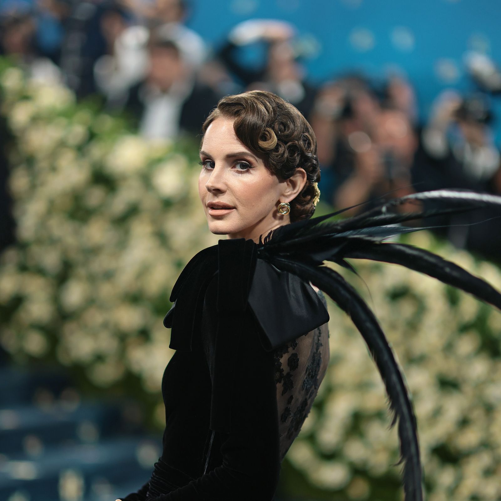 Lana Del Rey Slips Into Theatrical Valentino Couture at the 2025 Met Gala