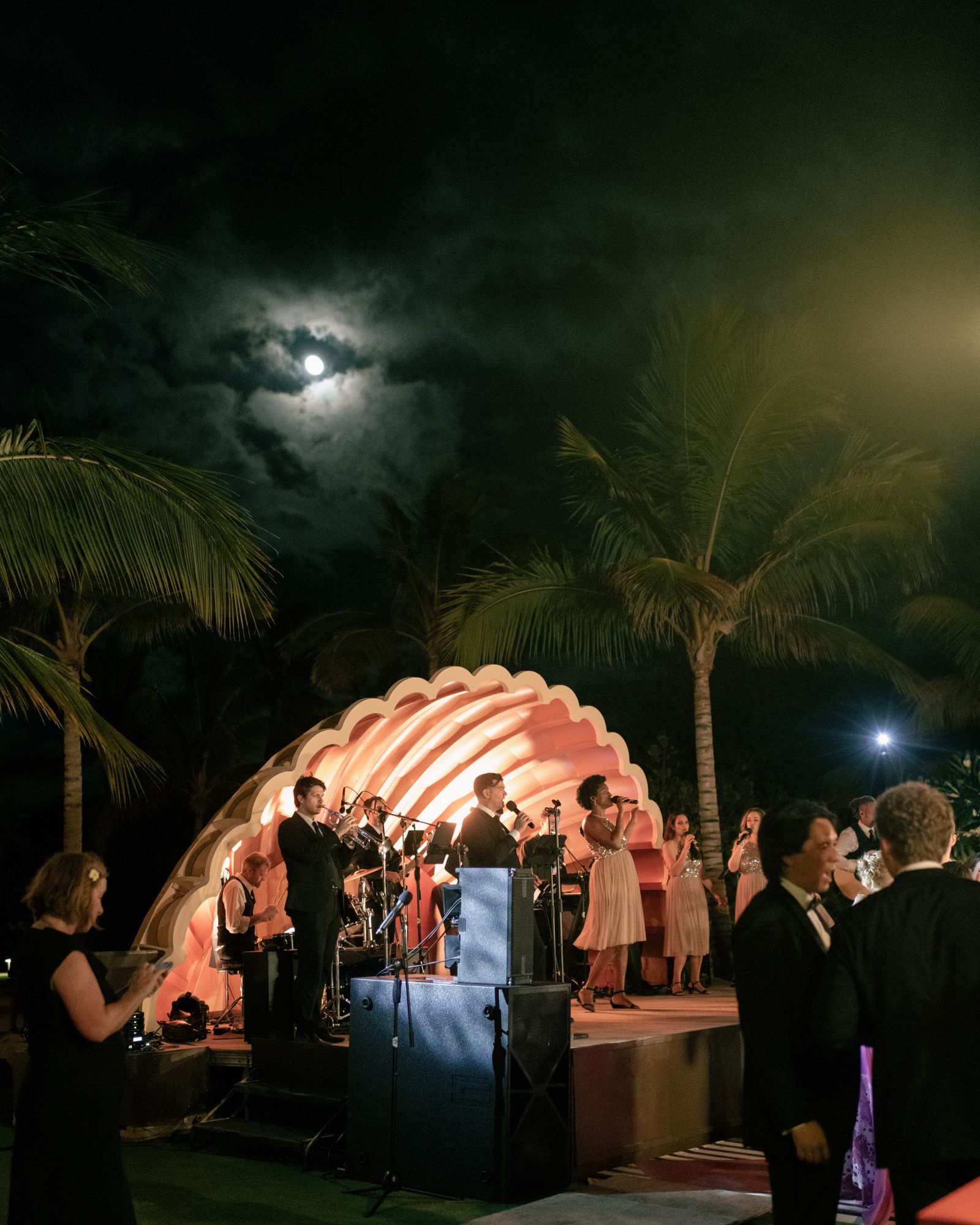 The 2026 Wedding Trends That Are In and Out for the Year